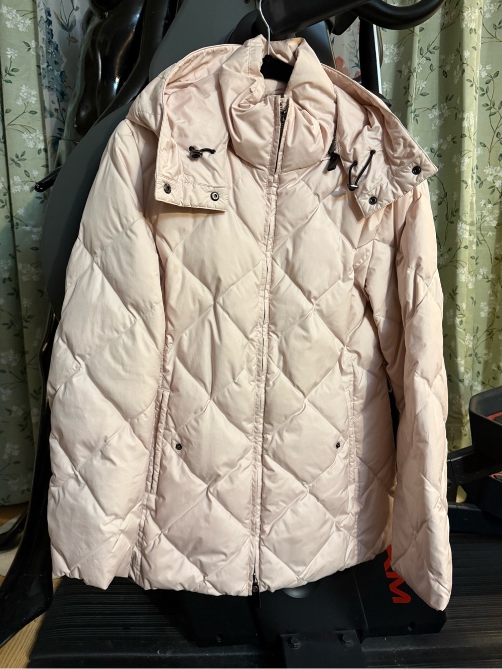 Burberry Pale Pink Quilted Puffer Coat FILLING:
100% GOOSE DOWN